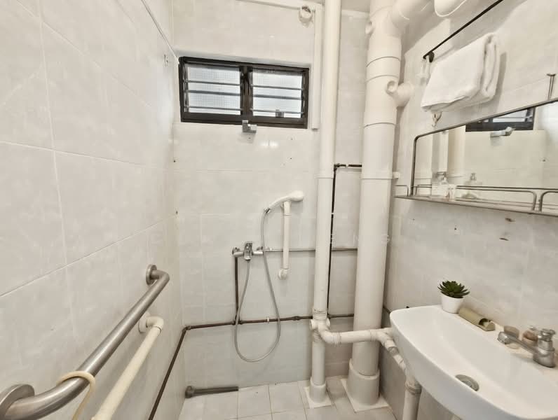 17 Marine Terrace HDB Flat For Sale at S$ 550,000 | PropertyGuru Singapore - ID Perspective (1 Bathroom)