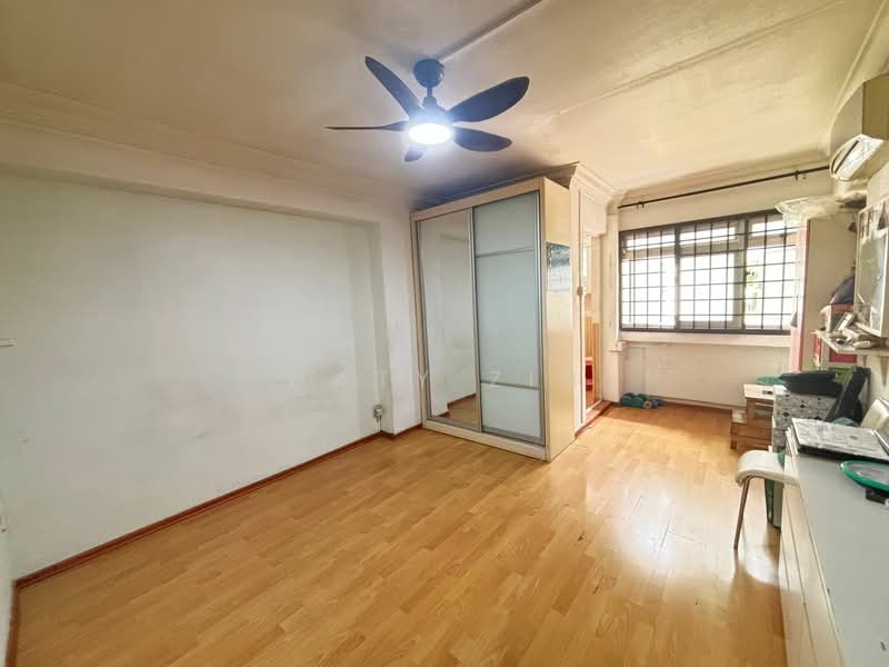 834 Jurong West Street 81 HDB Flat For Sale at S$ 518,888 | PropertyGuru Singapore - Master bedroom