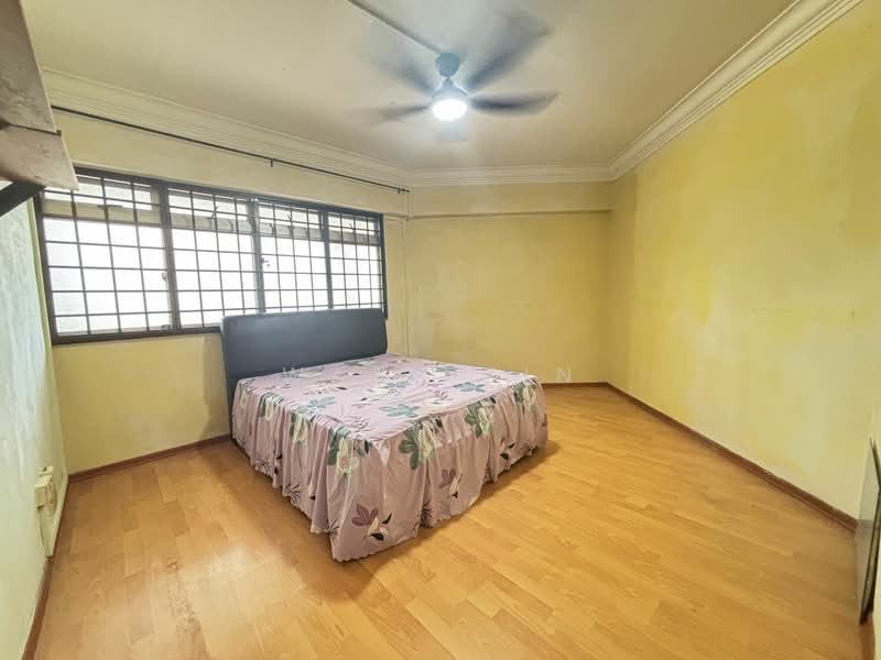 834 Jurong West Street 81 HDB Flat For Sale at S$ 518,888 | PropertyGuru Singapore - 1st Bedroom
