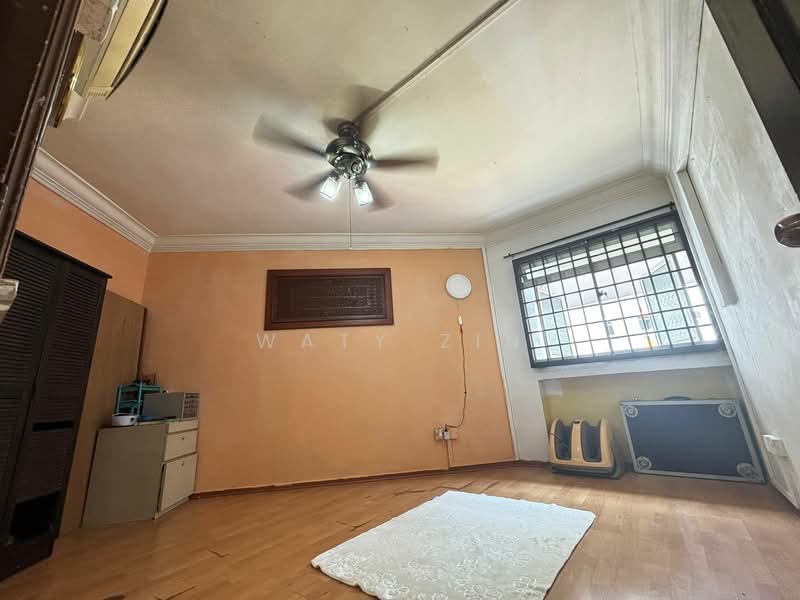 834 Jurong West Street 81 HDB Flat For Sale at S$ 518,888 | PropertyGuru Singapore - 2nd bedroom