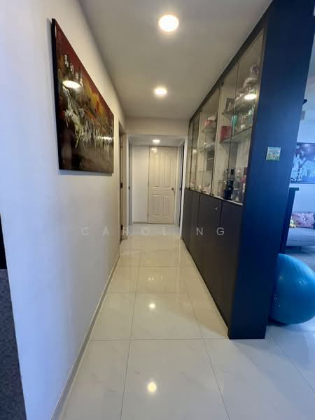 524 Bedok North Street 3 HDB Flat For Sale at S$ 520,000 | PropertyGuru Singapore - Corridor