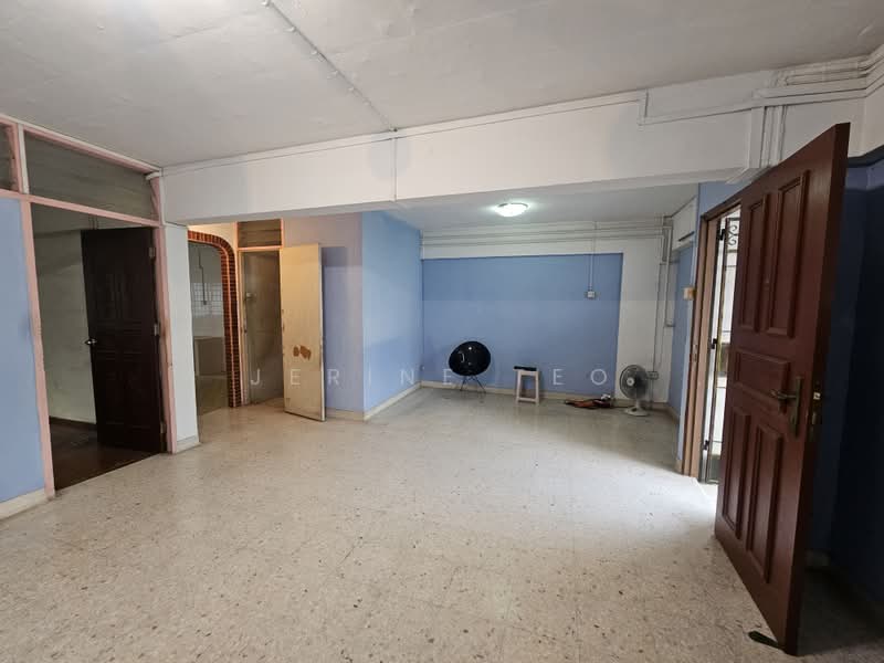 423 Bedok North Avenue 1, 423 Bedok North Avenue 1, 2 Bedrooms, 882 sqft, HDB Flat For Sale, by Jerine Teo, 500098068 - Living Room - PropertyGuru.com.sg
