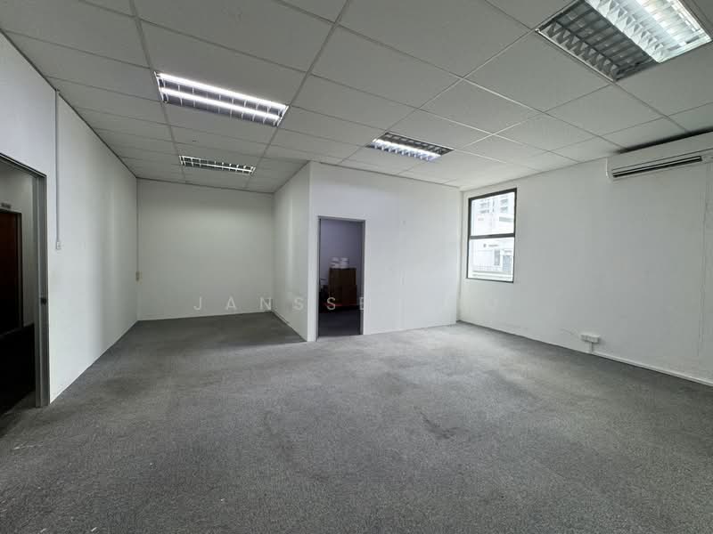 186 Woodlands Industrial Park E5, Woodlands Industrial Park E5, 500 sqft, Light Industrial (B1) For Rent, by Janssen Ho, 500098073 - Interior - CommercialGuru.com.sg