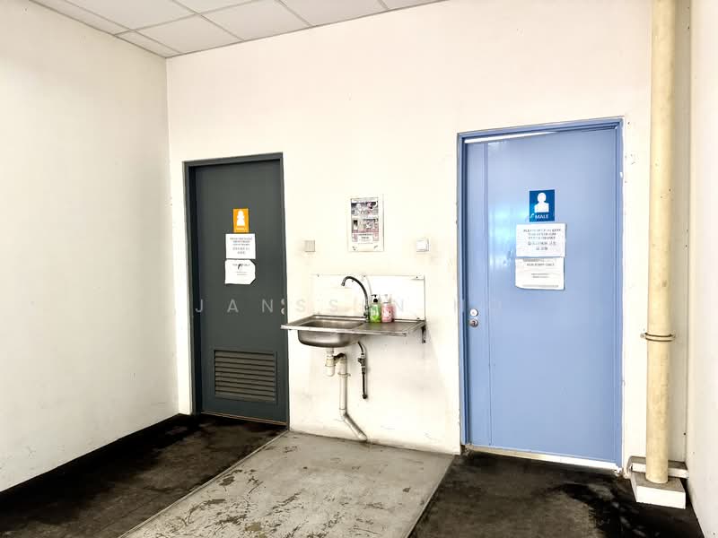 186 Woodlands Industrial Park E5, Woodlands Industrial Park E5, 500 sqft, Light Industrial (B1) For Rent, by Janssen Ho, 500098073 - Bathroom - CommercialGuru.com.sg