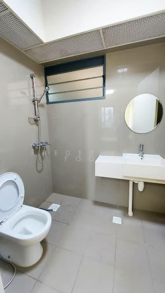 308C Punggol Walk HDB Flat For Sale at S$ 570,000 | PropertyGuru Singapore - Bathroom