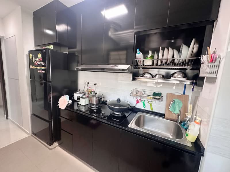 468B Bukit Batok West Avenue 9 HDB Flat For Sale at S$ 415,000 | PropertyGuru Singapore - Kitchen