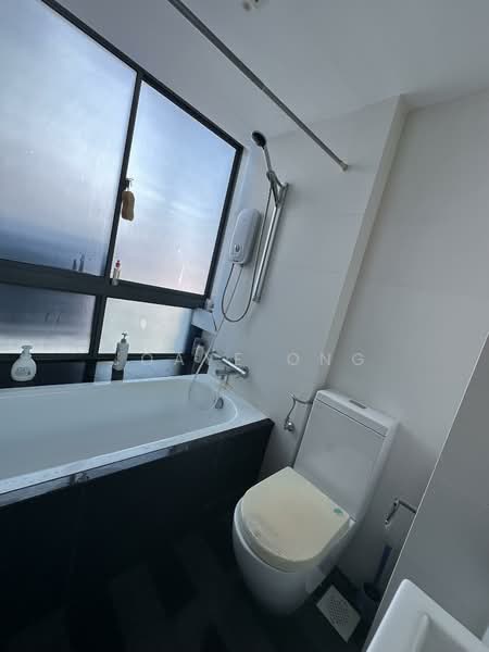 Cadence Light Apartment For Sale at S$ 1,500,000 | PropertyGuru Singapore - Bathroom