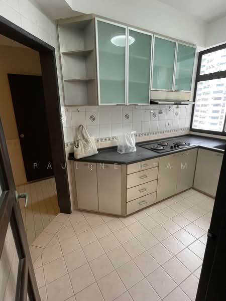 Mandarin Gardens Condominium For Sale at S$ 2,100,000 | PropertyGuru Singapore - Kitchen