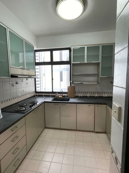 Mandarin Gardens Condominium For Sale at S$ 2,100,000 | PropertyGuru Singapore - Kitchen