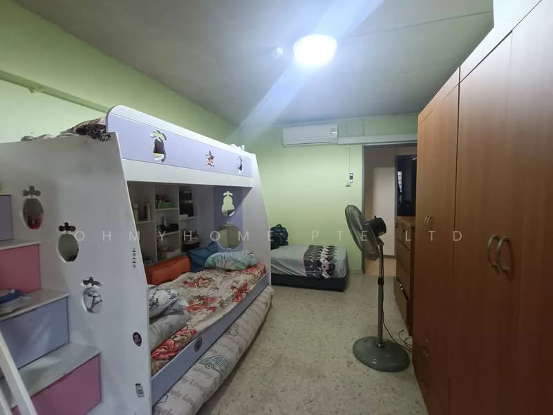 813 Tampines Street 81 HDB Flat For Sale at S$ 645,000 | PropertyGuru Singapore - Bedroom