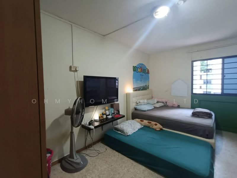 813 Tampines Street 81 HDB Flat For Sale at S$ 645,000 | PropertyGuru Singapore - Bedroom