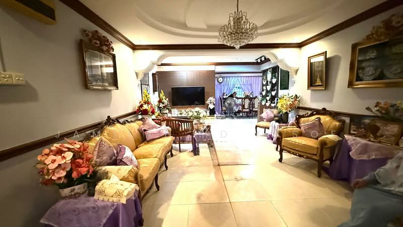 162 Tampines Street 12 HDB Flat For Sale at S$ 800,000 | PropertyGuru Singapore - Living Room