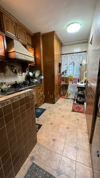 162 Tampines Street 12 HDB Flat For Sale at S$ 800,000 | PropertyGuru Singapore - Kitchen