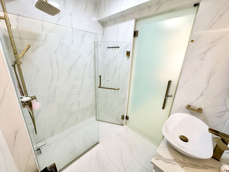 228A Ang Mo Kio Street 23 HDB Flat For Sale at S$ 1,300,000 | PropertyGuru Singapore - Master Bath