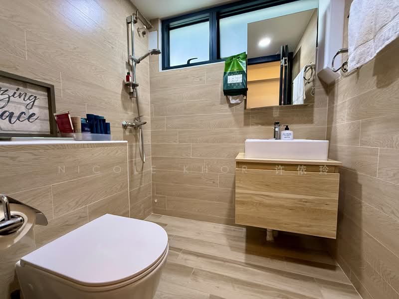 93 Dawson Road HDB Flat For Sale at S$ 1,498,888 | PropertyGuru Singapore - Bathroom