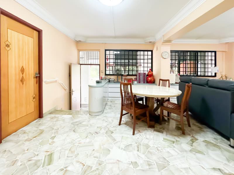 543 Hougang Avenue 8 HDB Flat For Sale at S$ 638,000 | PropertyGuru Singapore - Kitchen