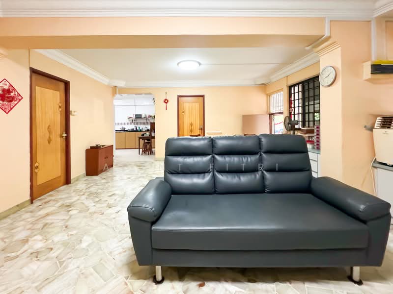 543 Hougang Avenue 8 HDB Flat For Sale at S$ 638,000 | PropertyGuru Singapore - Living Room