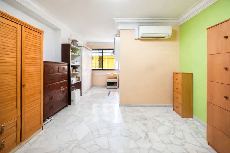 543 Hougang Avenue 8 HDB Flat For Sale at S$ 638,000 | PropertyGuru Singapore - Living Room