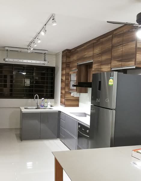 132 Simei Street 1 HDB Flat For Sale at S$ 588,000 | PropertyGuru Singapore - Kitchen