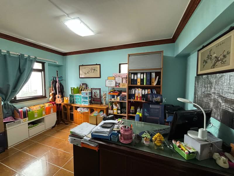 136 Rivervale Street HDB Flat For Sale at S$ 1,100,000 | PropertyGuru Singapore - Bedroom 2 (Study Room)