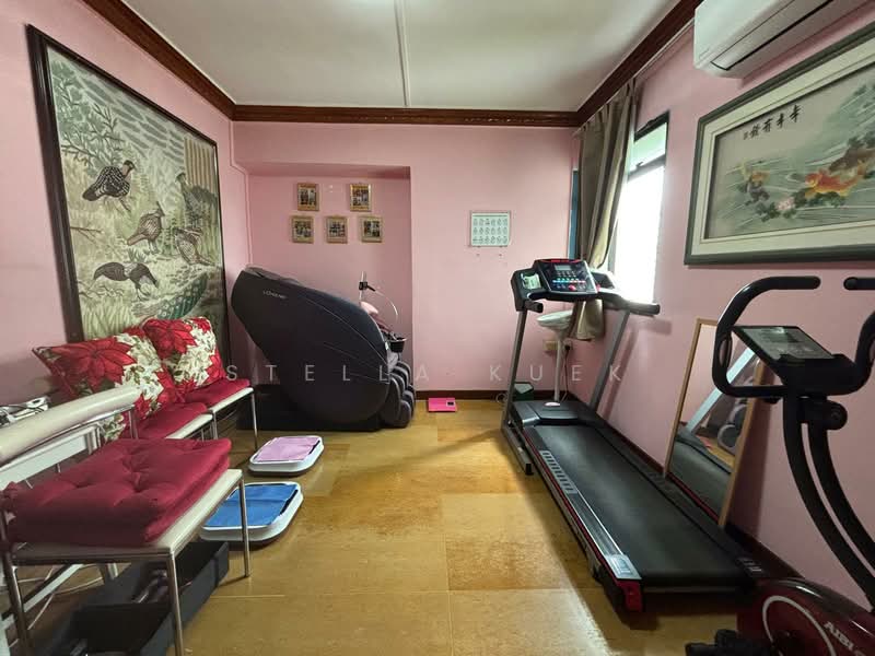 136 Rivervale Street HDB Flat For Sale at S$ 1,100,000 | PropertyGuru Singapore - Bedroom 4 (Gym Room)