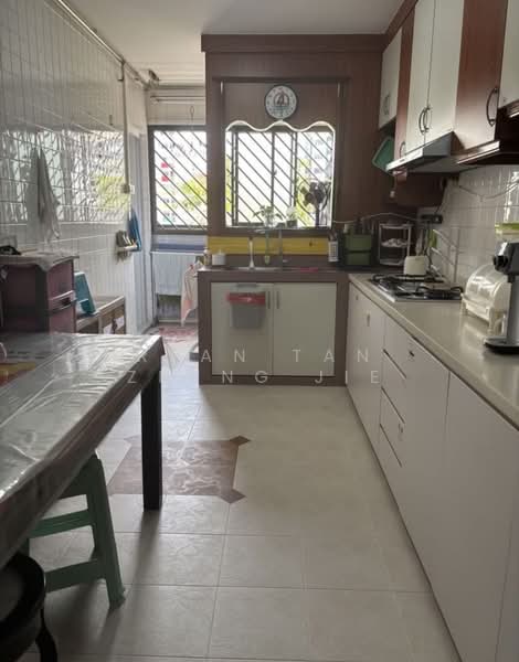 655 Yishun Avenue 4 HDB Flat For Sale at S$ 525,000 | PropertyGuru Singapore - Kitchen