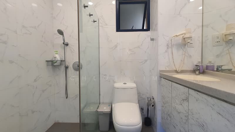 Nineteen Shelford, 19 Shelford Road, 2 Bedrooms, 657 sqft, Condominium For Rent, by Chloe Lim, 500098264 - Master Bathroom - PropertyGuru.com.sg