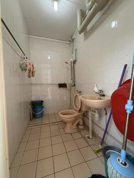 281 Toh Guan Road HDB Flat For Sale at S$ 830,000 | PropertyGuru Singapore - Bathroom