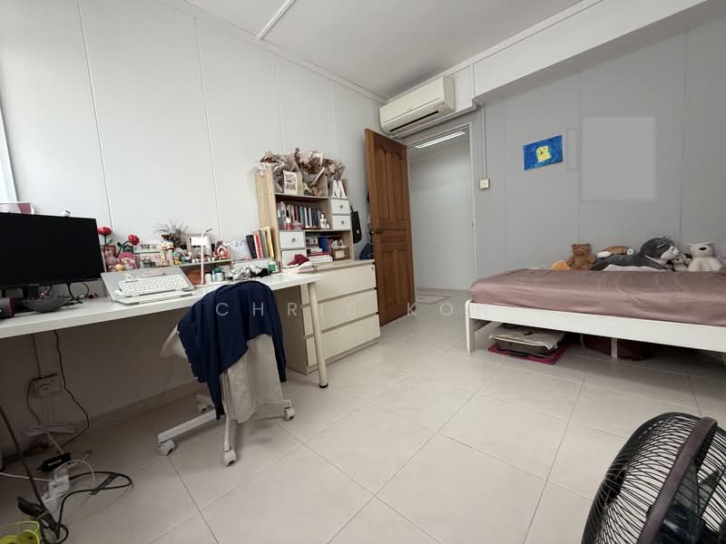 281 Toh Guan Road HDB Flat For Sale at S$ 830,000 | PropertyGuru Singapore - Bedroom