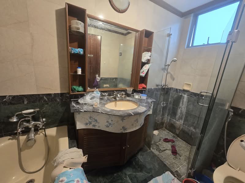 Springdale Condo Condominium For Sale at S$ 1,800,000 | PropertyGuru Singapore - Bathroom