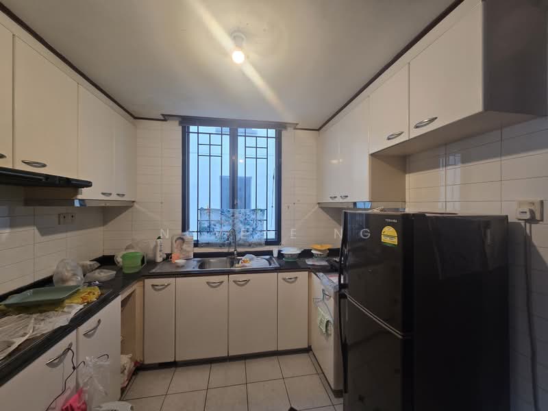 Springdale Condo Condominium For Sale at S$ 1,800,000 | PropertyGuru Singapore - Kitchen