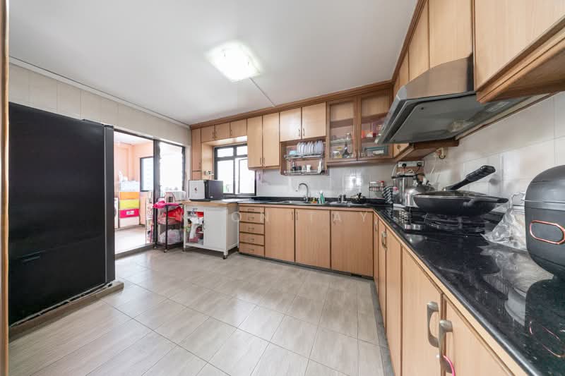 663 Choa Chu Kang Crescent HDB Flat For Sale at S$ 788,888 | PropertyGuru Singapore - Kitchen