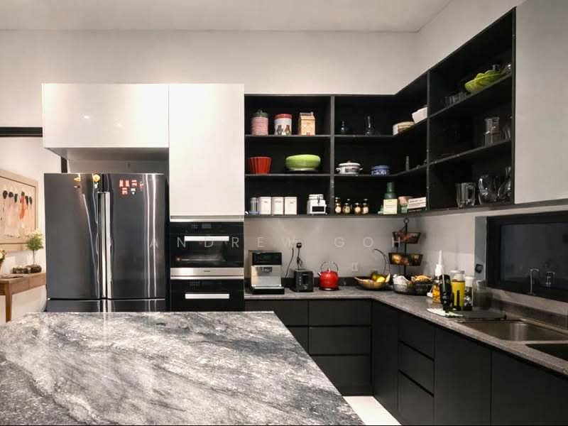 ⭐️EXCLUSIVE DUNBAR⭐️$15XX PSF BUILT⭐️RENOVATED REBUILT⭐️登巴路独家优质房源⭐️, REBUILT HOME WITH LIFT & POOL | 5 BED 6 BATH | MOVE IN READY | 高品质装修 即买即住, East Coast / Marine Parade, 5 Bedrooms, 6,700 sqft, Semi-Detached House For Sale, by Andrew Goh, 500098322 - Kitchen - PropertyGuru.com.sg