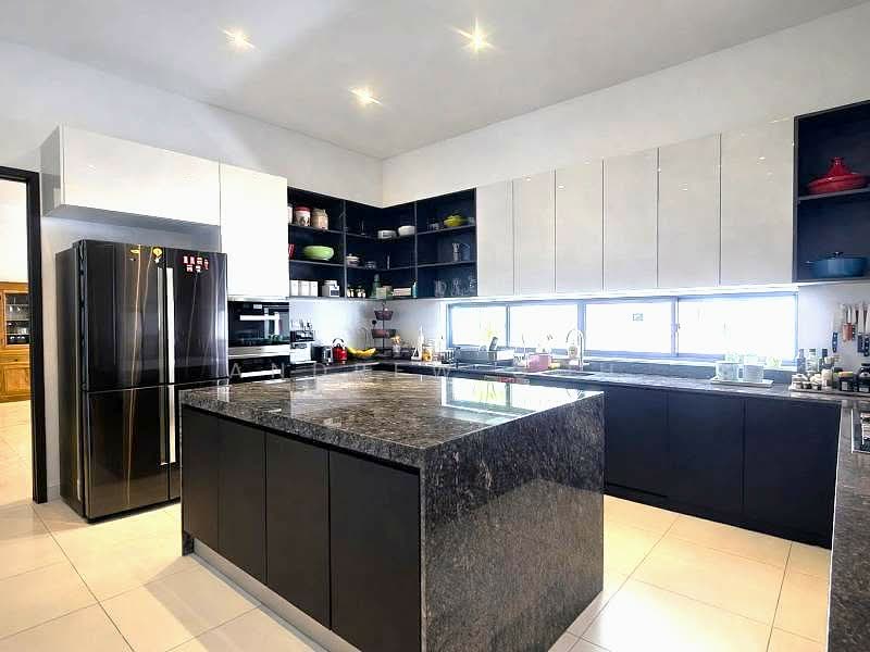 ⭐️EXCLUSIVE DUNBAR⭐️$15XX PSF BUILT⭐️RENOVATED REBUILT⭐️登巴路独家优质房源⭐️, REBUILT HOME WITH LIFT & POOL | 5 BED 6 BATH | MOVE IN READY | 高品质装修 即买即住, East Coast / Marine Parade, 5 Bedrooms, 6,700 sqft, Semi-Detached House For Sale, by Andrew Goh, 500098322 - Kitchen - PropertyGuru.com.sg