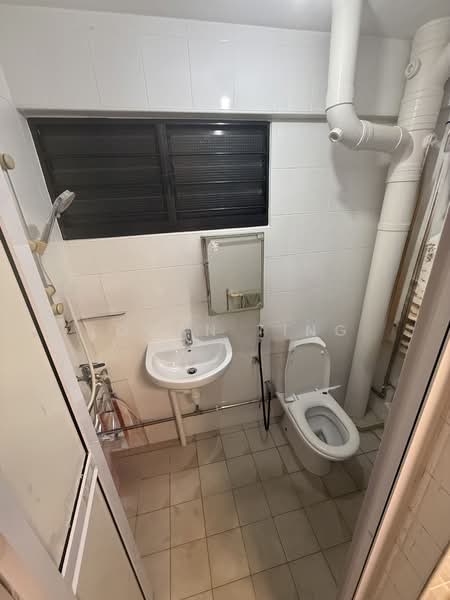 332 Serangoon Avenue 3, 332 Serangoon Avenue 3, Room Rental, 150 sqft, HDB Flat For Rent, by Logan Ting, 500098325 - Bathroom - PropertyGuru.com.sg