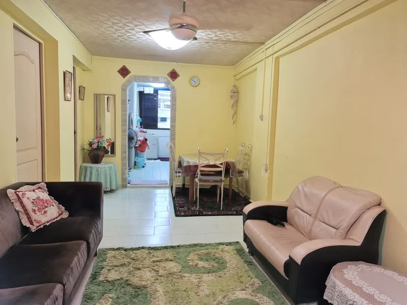 507 Bukit Batok Street 52 HDB Flat For Sale at S$ 450,000 | PropertyGuru Singapore - Living Room