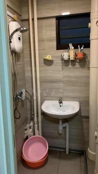 32 Chai Chee Avenue, 32 Chai Chee Avenue, Room Rental, 150 sqft, HDB Flat For Rent, by Betty Xiong Yan, 500098354 - Bathroom - PropertyGuru.com.sg
