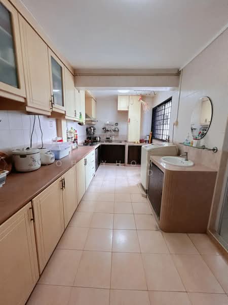 227 Jurong East Street 21 HDB Flat For Sale at S$ 700,000 | PropertyGuru Singapore - Kitchen