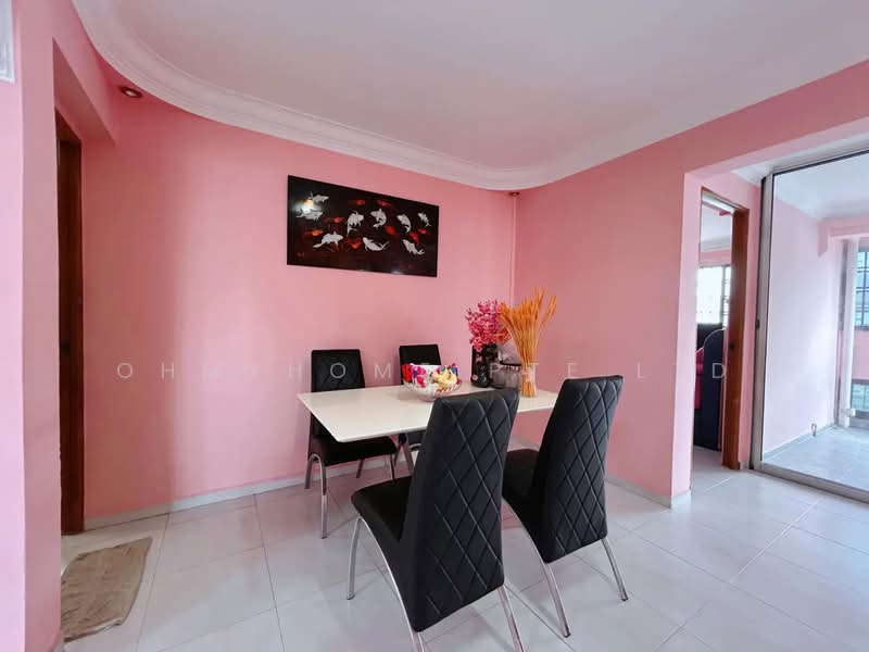 227 Jurong East Street 21 HDB Flat For Sale at S$ 700,000 | PropertyGuru Singapore - Dining Room