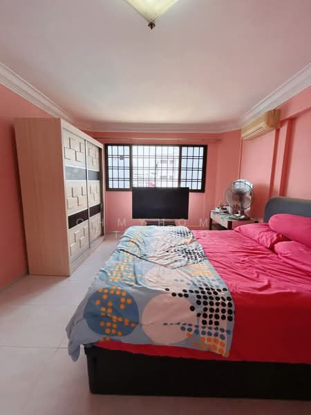 227 Jurong East Street 21 HDB Flat For Sale at S$ 700,000 | PropertyGuru Singapore - Bedroom