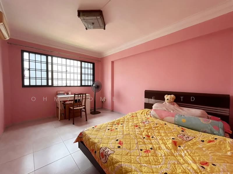 227 Jurong East Street 21 HDB Flat For Sale at S$ 700,000 | PropertyGuru Singapore - Bedroom