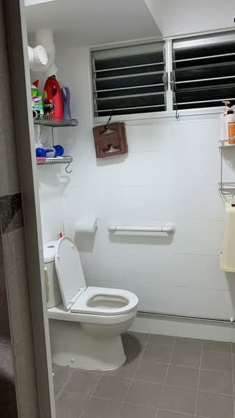 405 Bedok North Avenue 3, 405 Bedok North Avenue 3, Room Rental, 150 sqft, HDB Flat For Rent, by Betty Xiong Yan, 500098363 - Bathroom - PropertyGuru.com.sg