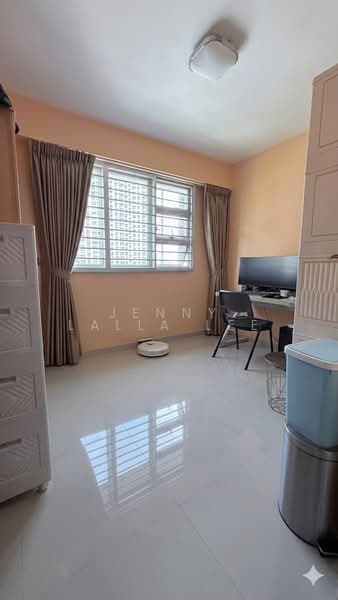 312A Clementi Avenue 4, 312A Clementi Avenue 4, 2 Bedrooms, 743 sqft, HDB Flat For Sale, by Jenny Lalla Lee, 500098364 - Common bedroom 1 - PropertyGuru.com.sg