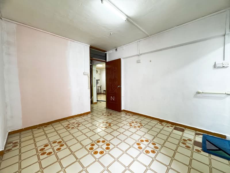 379 Clementi Avenue 5 HDB Flat For Sale at S$ 430,000 | PropertyGuru Singapore - Bedroom 2
