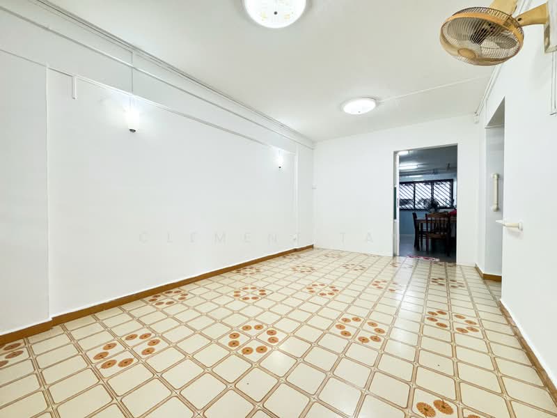 379 Clementi Avenue 5, 379 Clementi Avenue 5, 2 Bedrooms, 721 sqft, HDB Flat For Sale, by Clement Tan, 500098365 - Living Room - PropertyGuru.com.sg
