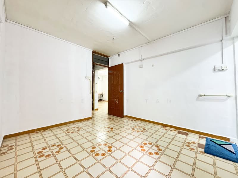 379 Clementi Avenue 5, 379 Clementi Avenue 5, 2 Bedrooms, 721 sqft, HDB Flat For Sale, by Clement Tan, 500098365 - Bedroom 2 - PropertyGuru.com.sg
