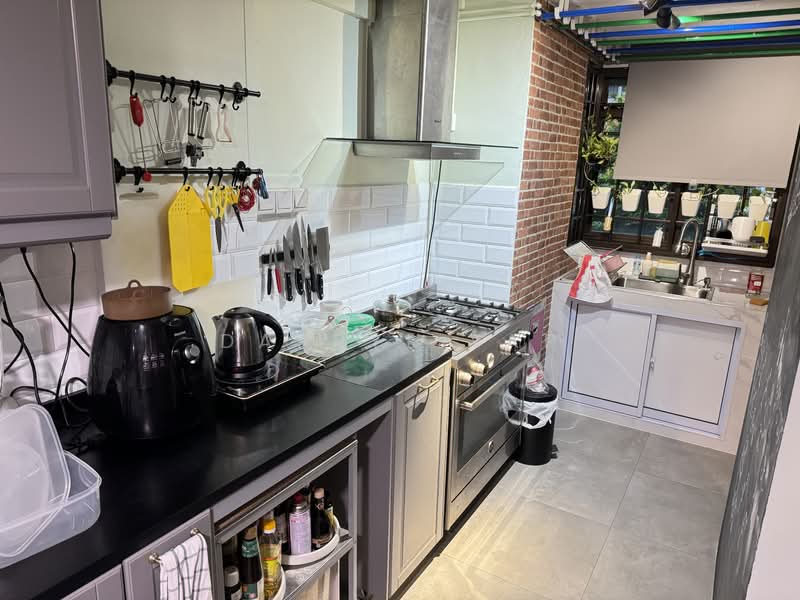 114 Lorong 1 Toa Payoh, 114 Lorong 1 Toa Payoh, Room Rental, 120 sqft, HDB Flat For Rent, by Darryl Yap, 500098366 - Kitchen - PropertyGuru.com.sg