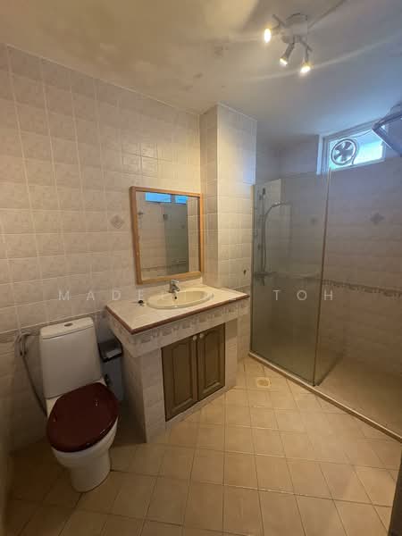 D16 Limau Garden Terraced House For Sale at S$ 4,200,000 | PropertyGuru Singapore - Master Bathroom