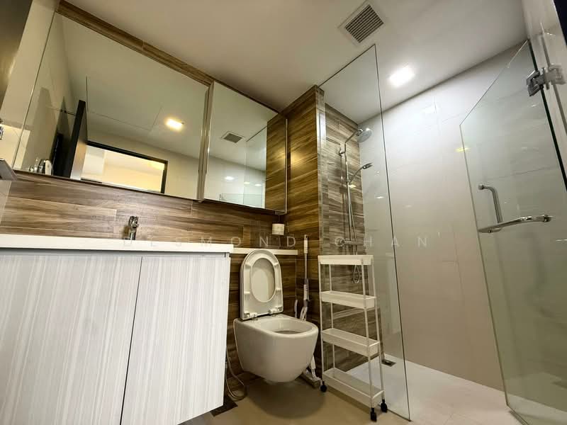 Gem Residences Condominium For Sale at S$ 1,600,000 | PropertyGuru Singapore - Bathroom