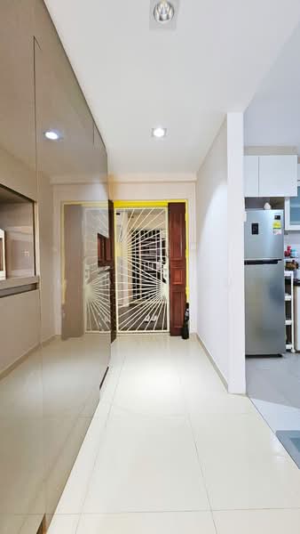 105 Rivervale Walk HDB Flat For Sale at S$ 680,000 | PropertyGuru Singapore - Entrance